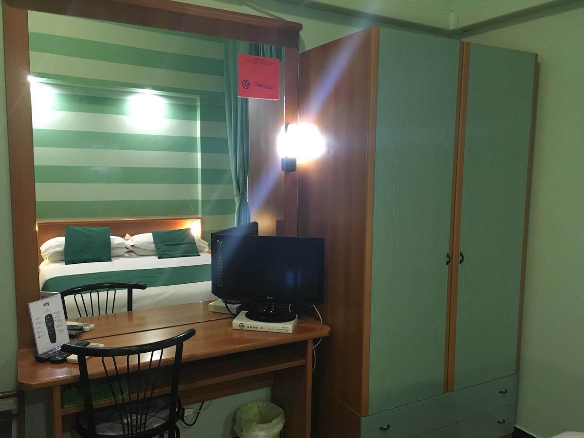 Albergo Glory Боргетто-Санто-Спирито Экстерьер фото